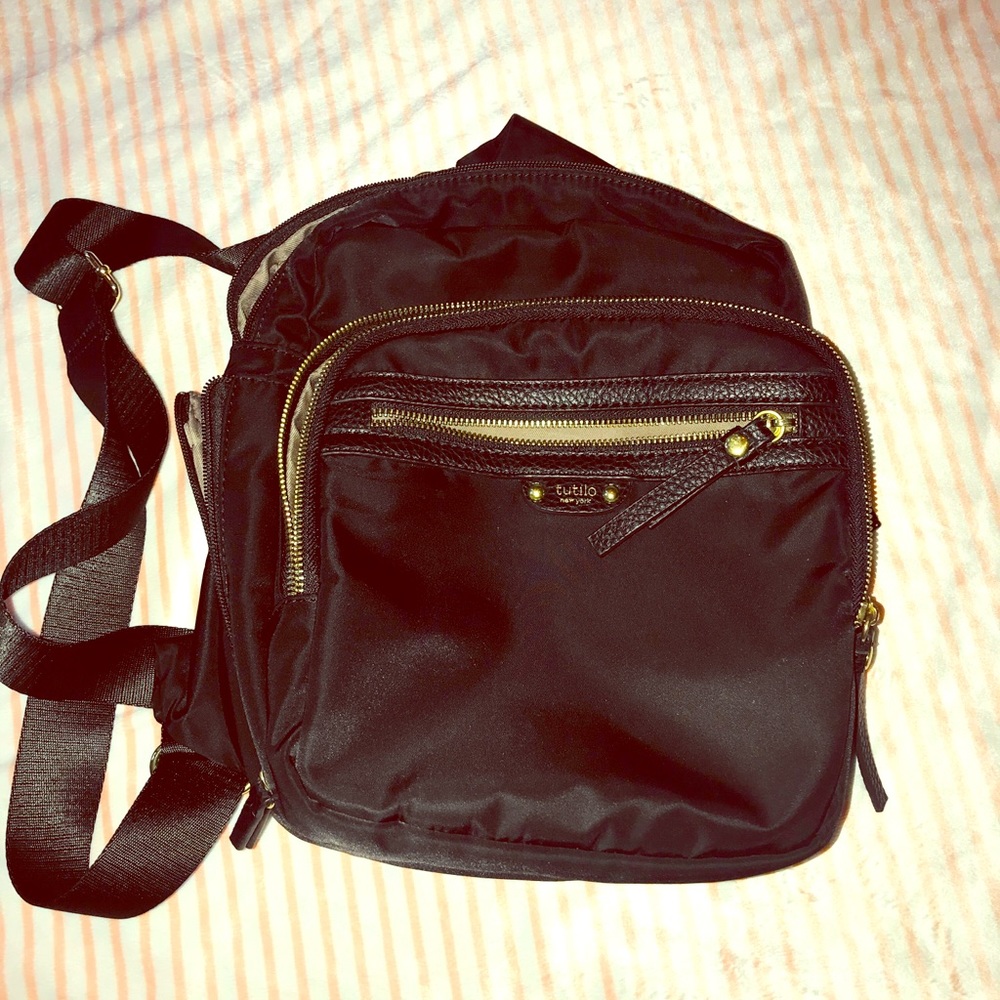 Spacious black sling